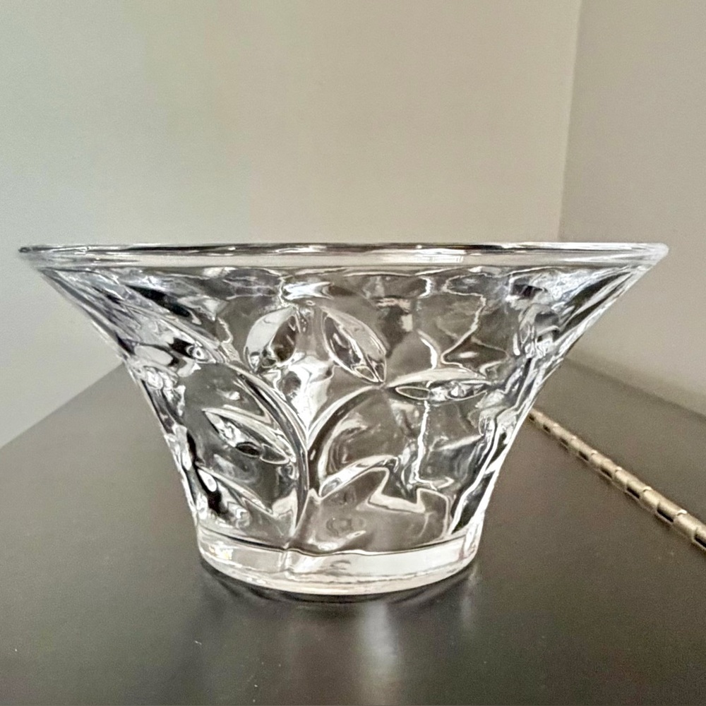 Studio Silversmiths Crystal Leaf Bowl 7" - Clear Glass‎ Serving Dish